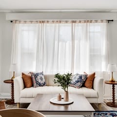 Cozy 2BR Retreat – Walk to Downtown & University!