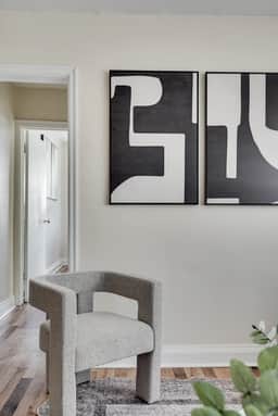 Cozy 2BR – Walk to Downtown & University!