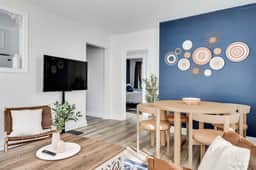 Cozy 2BR Retreat – Walk to Downtown & University!