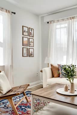 Cozy 2BR Retreat – Walk to Downtown & University!