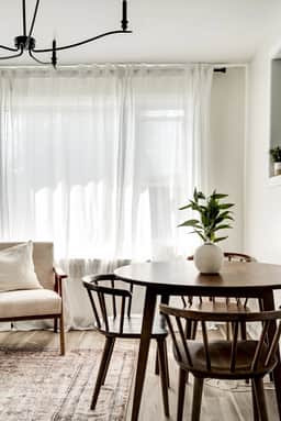 Stylish 2BR – Near Queen’s, Hospitals & Lake Ontario