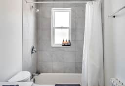 Bright 3BR Suite - Central Ottawa - Monthly Stays