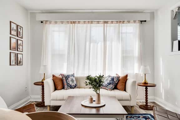 Cozy 2BR Retreat – Walk to Downtown & University! - Image 1