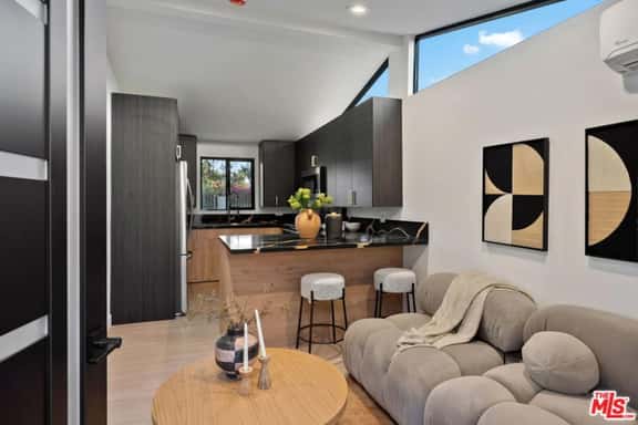 Private 1Bd/1B Near Studios, Universal & Hollywood - Image 1