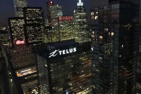 Downtown Toronto: City Skyline View! - Image 1