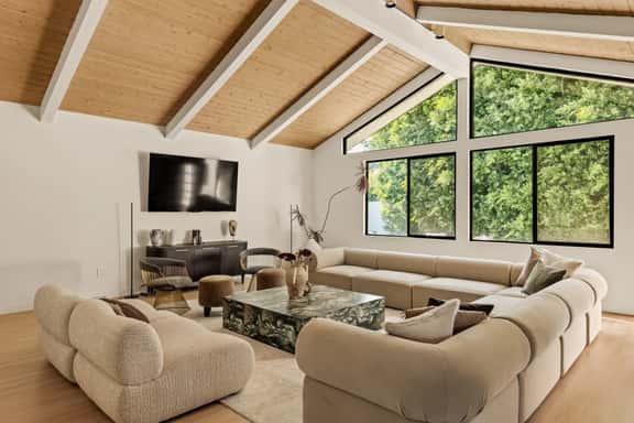 Executive 4BR/4BA Home Near Universal Studios - Image 1