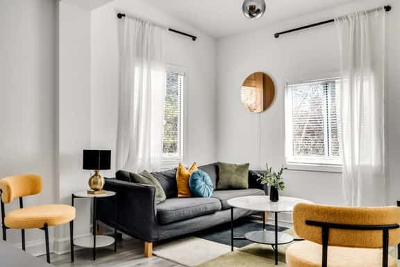 Bright 3BR Suite - Central Ottawa - Monthly Stays - Image 1