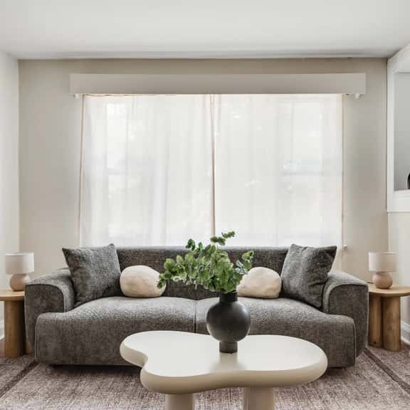 Bright 1BR Near Queen’s, KGH & Waterfront! - Image 1