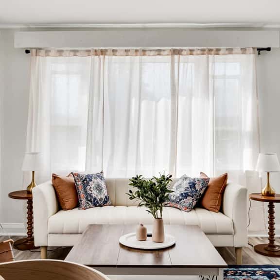 Cozy 2BR Retreat – Walk to Downtown & University! - Image 1