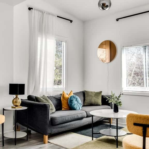 Bright 3BR Suite - Central Ottawa - Monthly Stays - Image 1