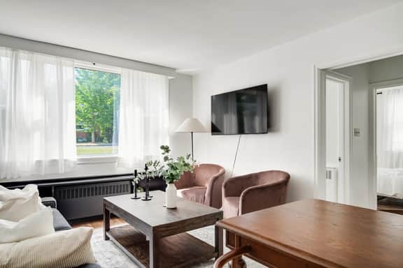 Bright 2BR – Walk to Downtown Kingston & Lake!