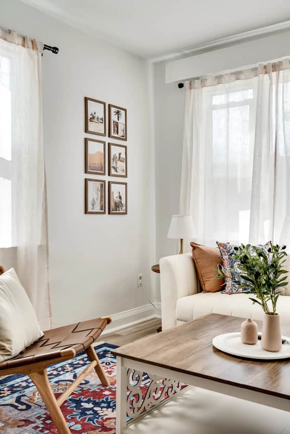 Cozy 2BR Retreat – Walk to Downtown & University!
