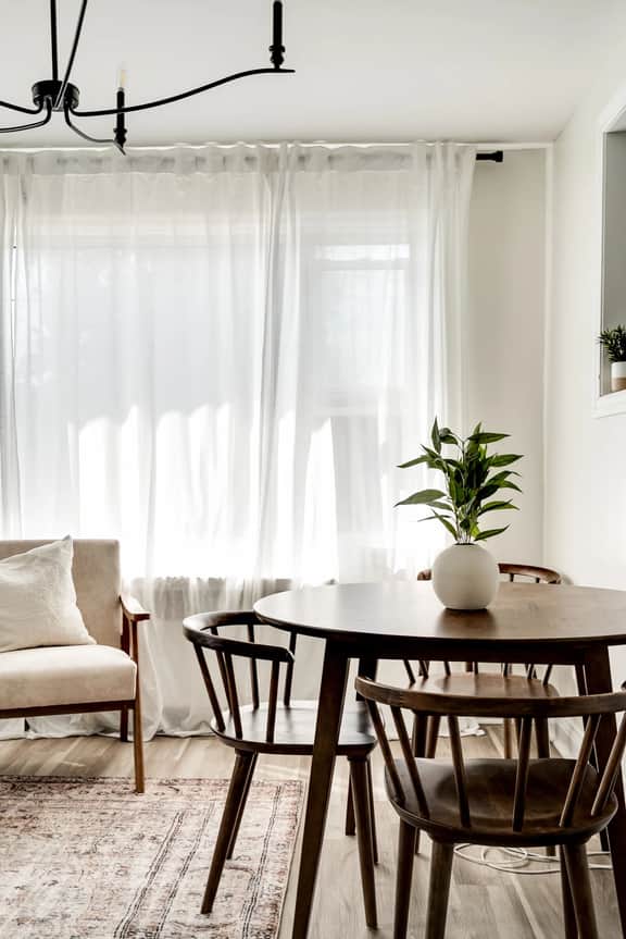 Stylish 2BR – Near Queen’s, Hospitals & Lake Ontario