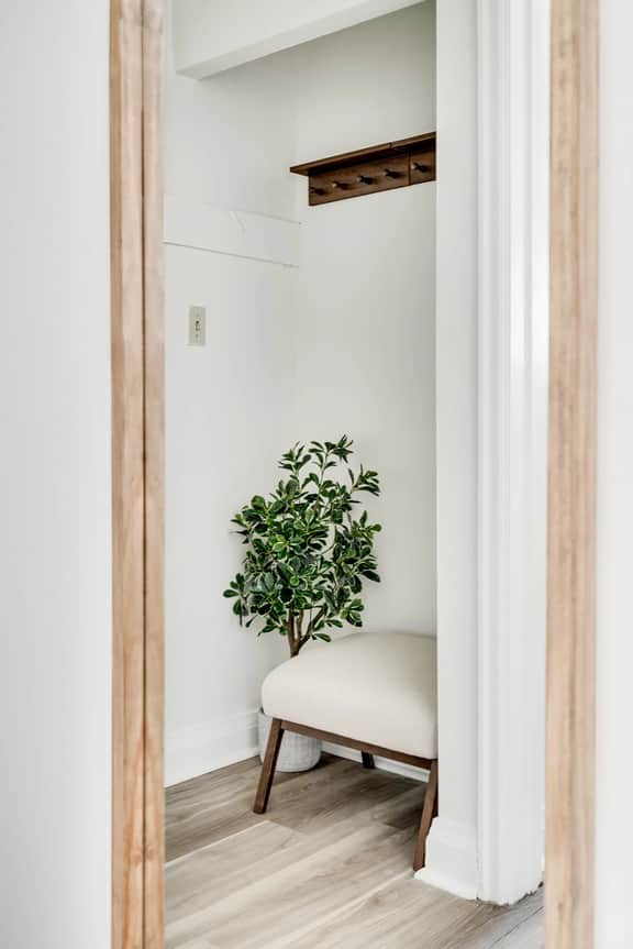 Stylish 2BR – Near Queen’s, Hospitals & Lake Ontario