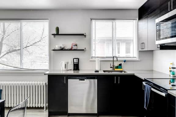 Bright 3BR Suite - Central Ottawa - Monthly Stays