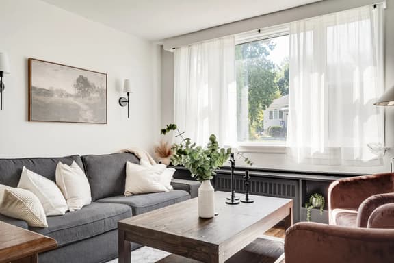 Bright 2BR – Walk to Downtown Kingston & Lake!