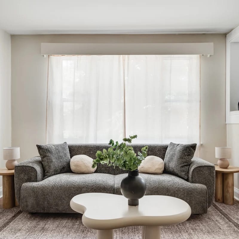 Bright 1BR Near Queen’s, KGH & Waterfront!